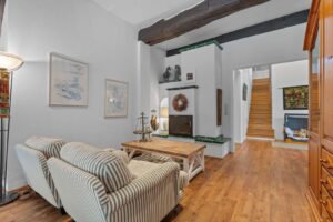 Wohnzimmer mit Kamin