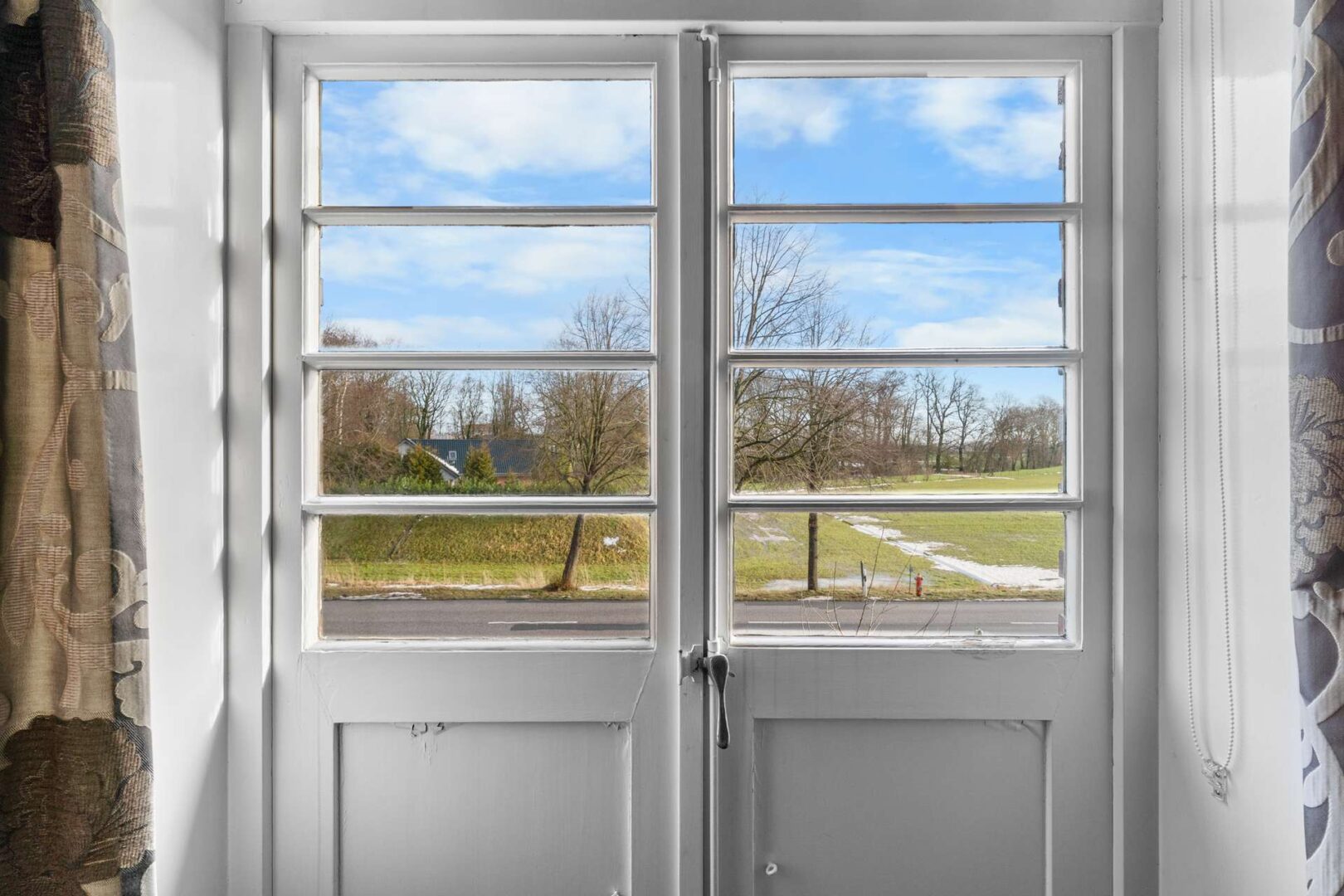 Blick durch die Balkontür