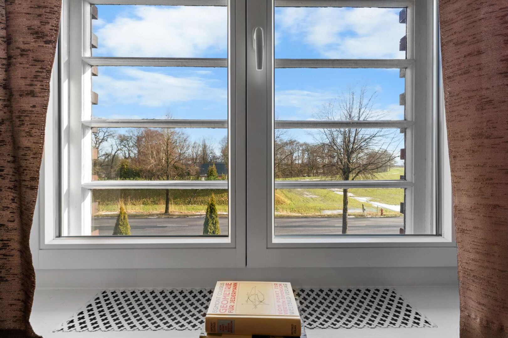 Blick durchs Fenster