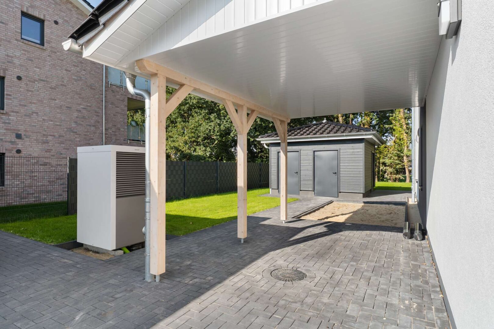 Abstellräume/Carport