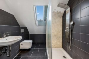 Duschbad Dachgeschoss