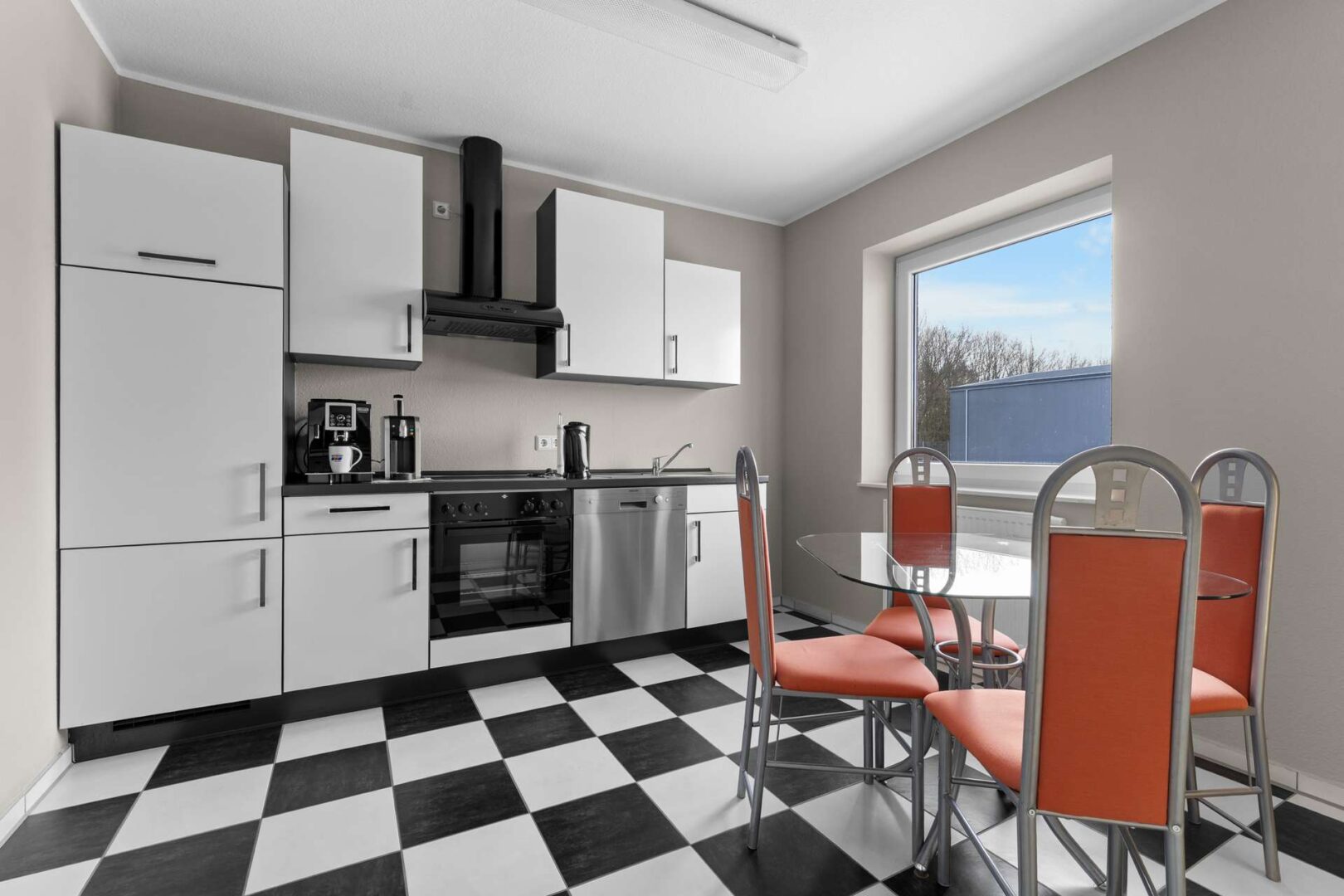 Sozialraum mit Einbauküche