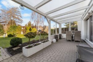 Terrasse mit Überdachung