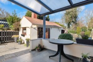 Überdachter Eingangsbereich