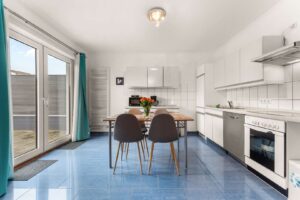 Küche mit Essbereich