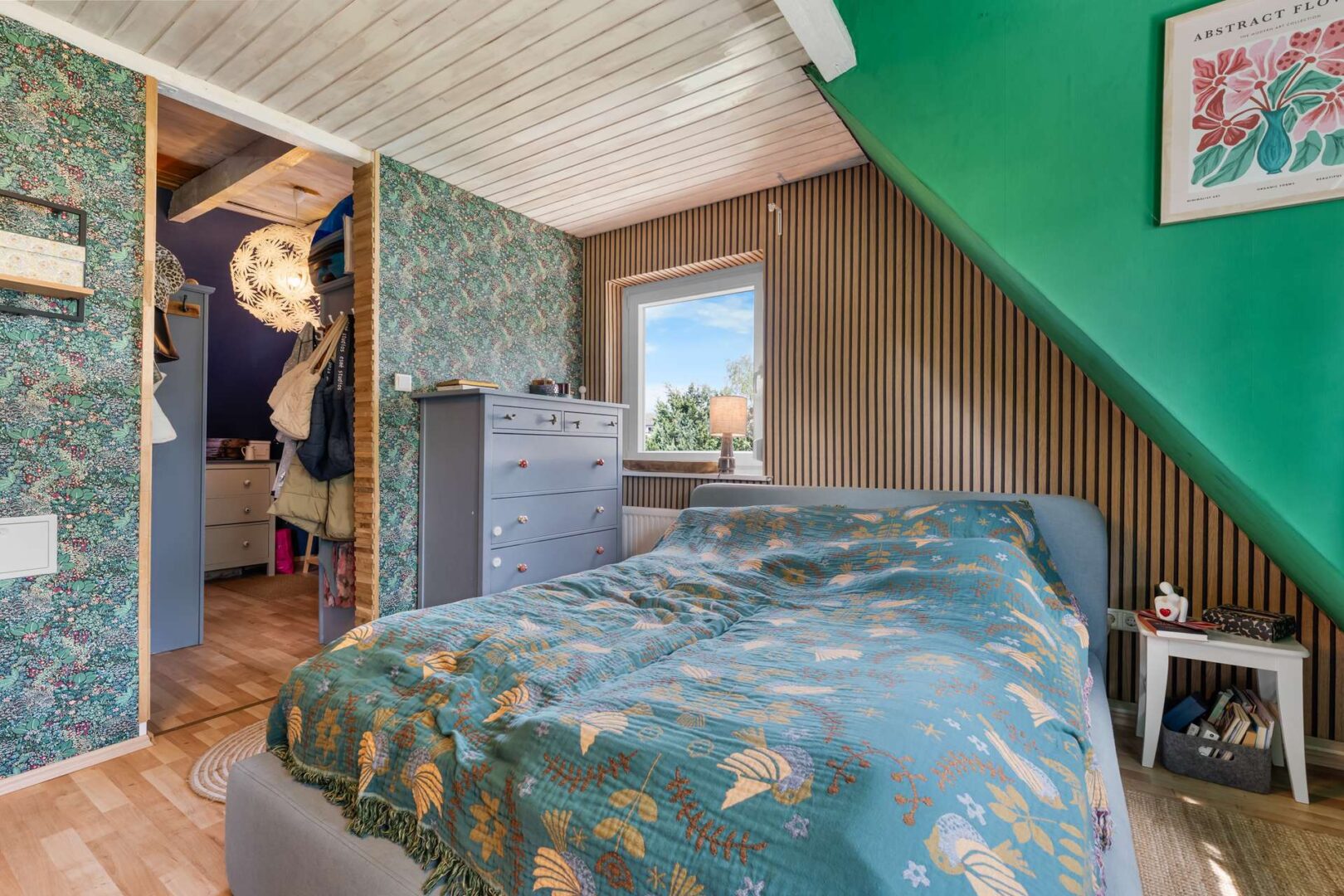 Schlafzimmer mit Ankleidezimmer