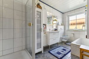 Badezimmer EG