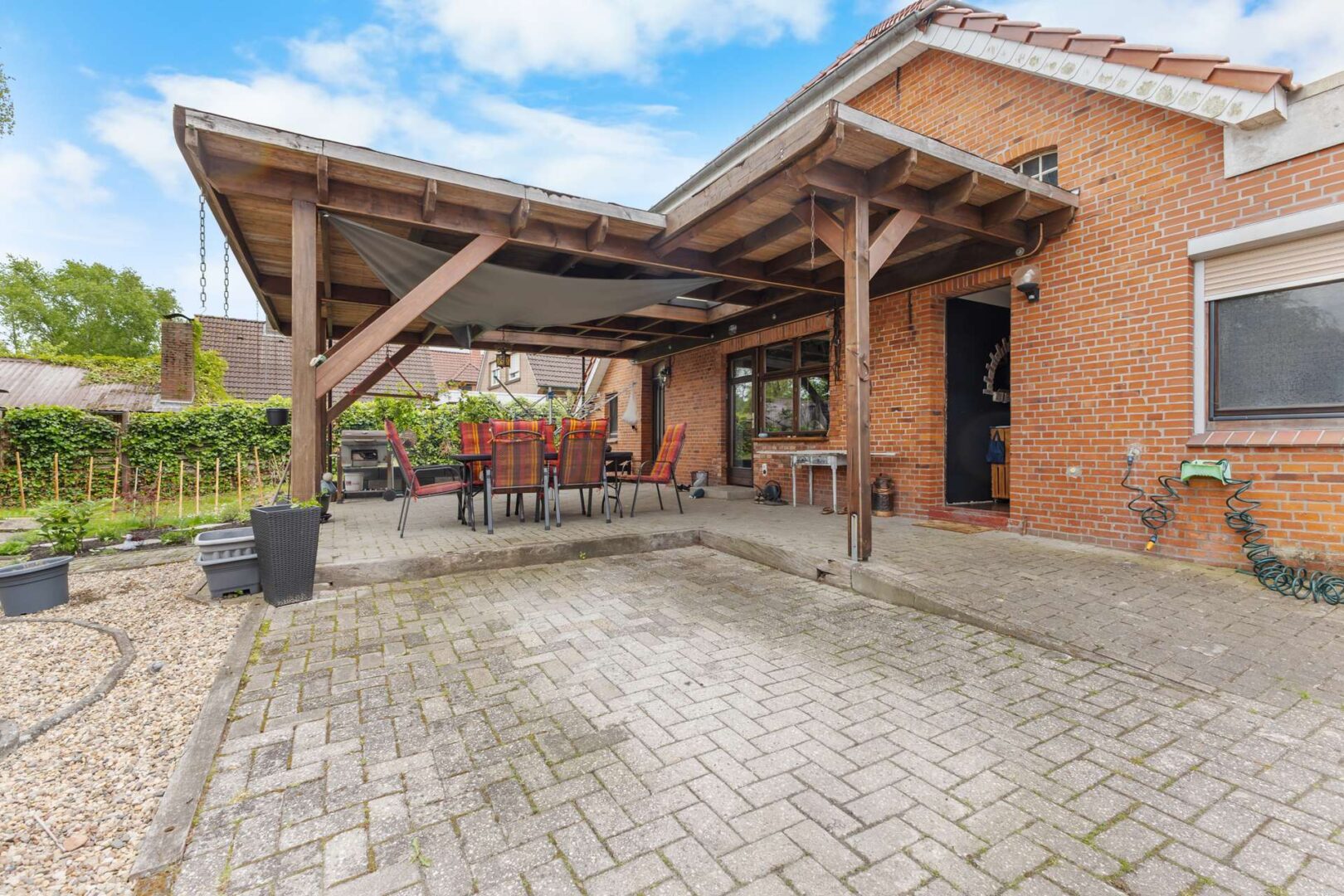 Rückansicht/Terrasse