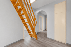 Flur mit Treppe
