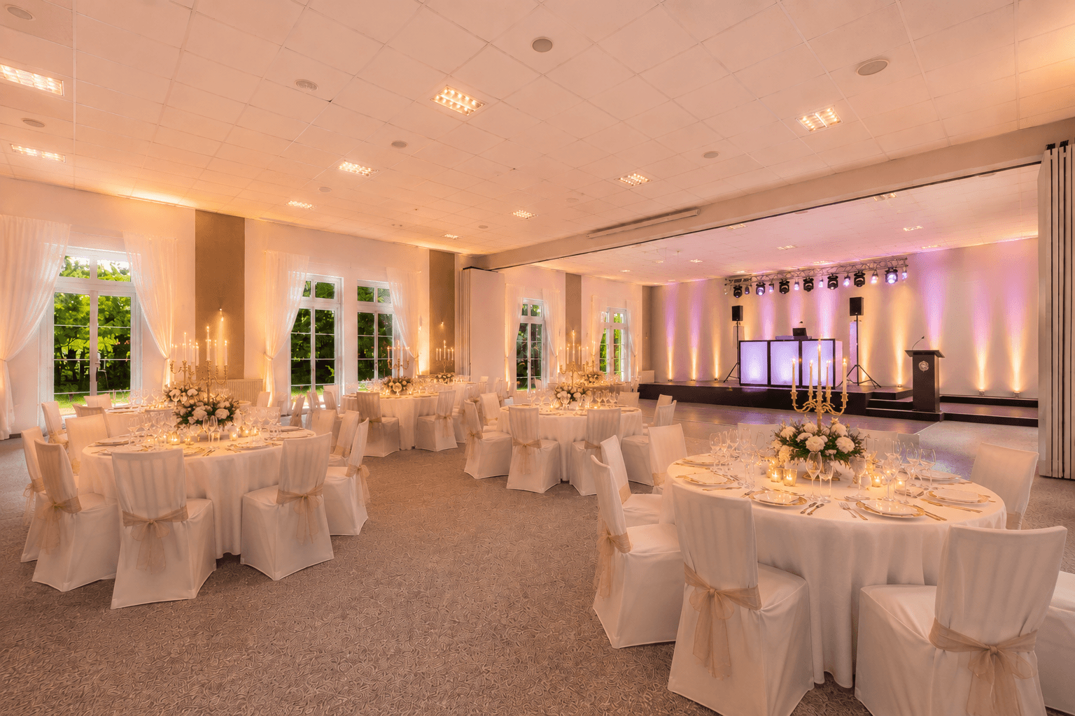 Saal-/Konferenzraum - Einrichtungsidee Hochzeit