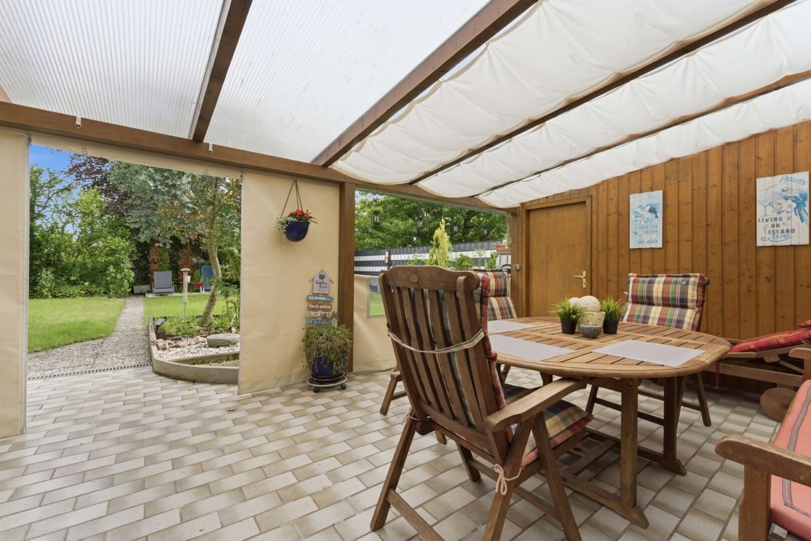 überdachte Terrasse