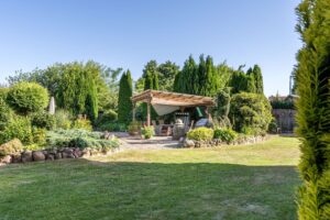 Garten mit Pergola