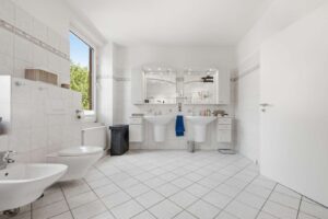 Badezimmer 1.OG