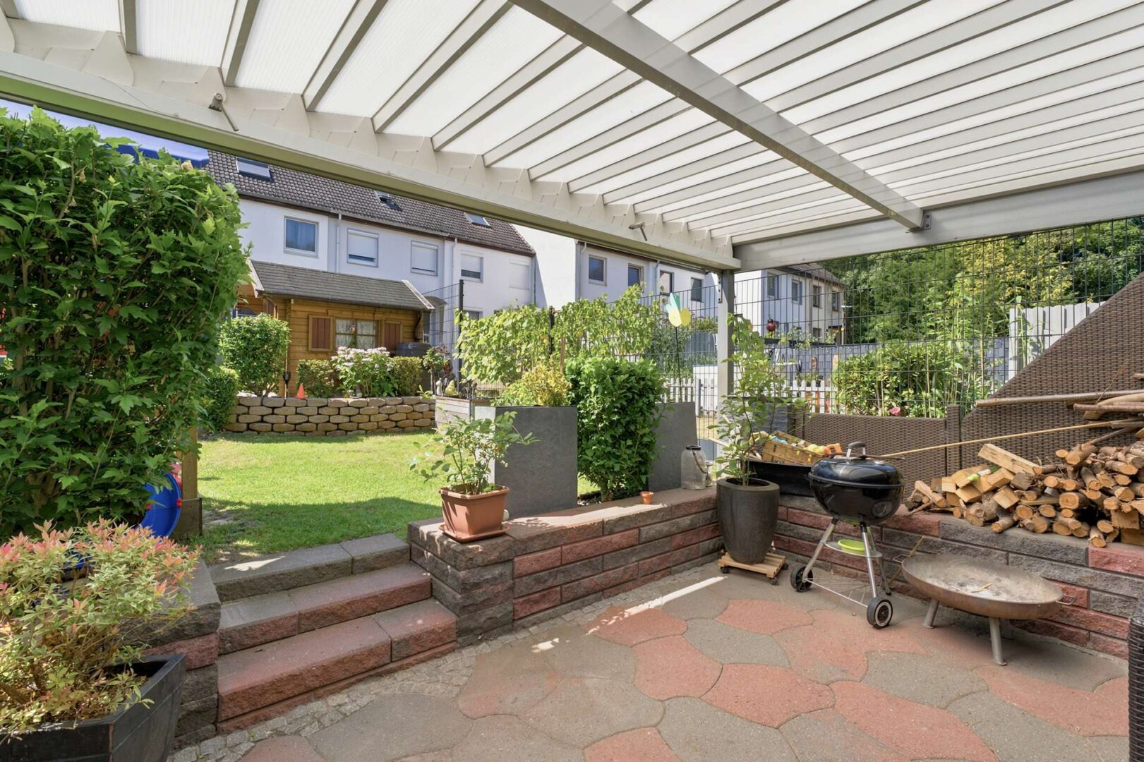 Terrasse mit Überdachung