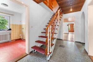 Flur mit Treppe