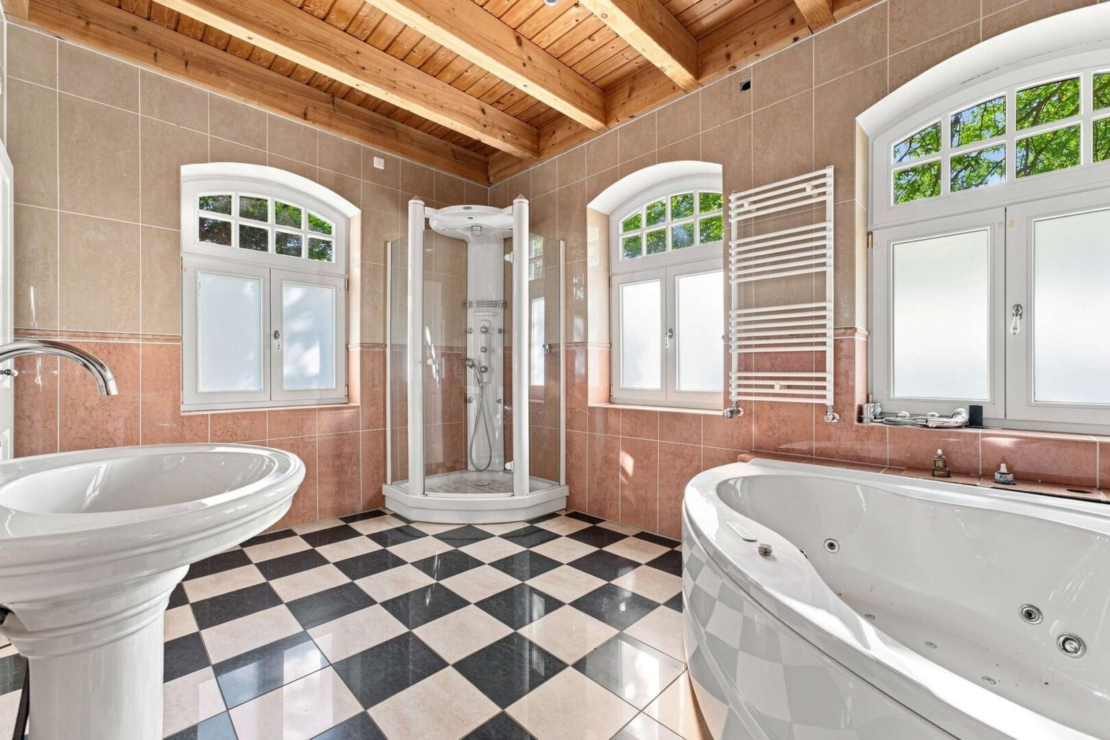 Badezimmer II(Haus)