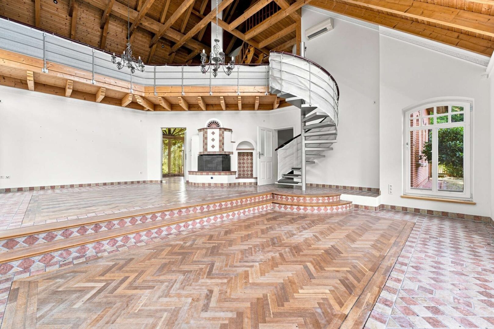 Wohnzimmer/Galerie (Haus)
