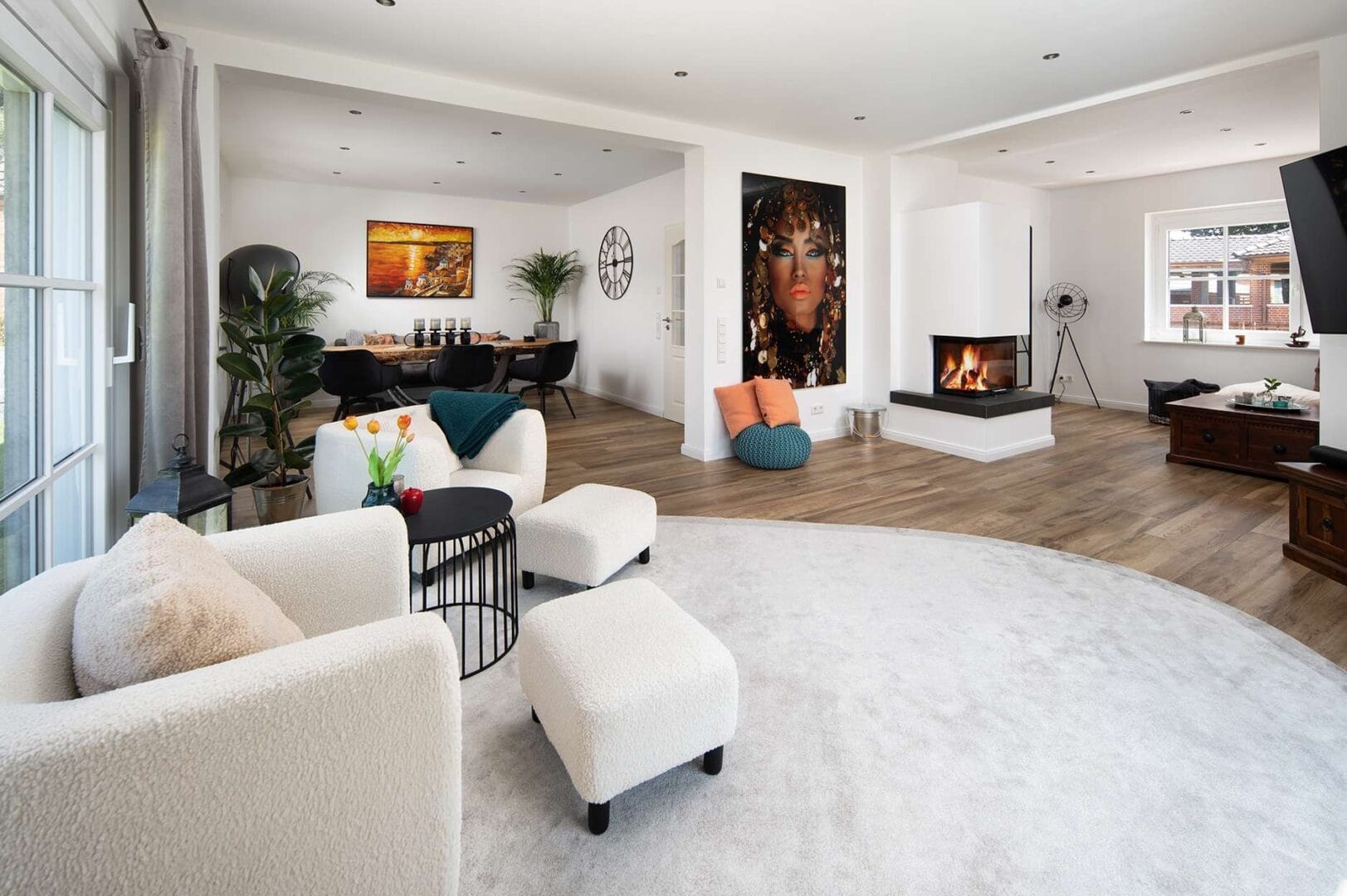 Wohnzimmer mit Kamin
