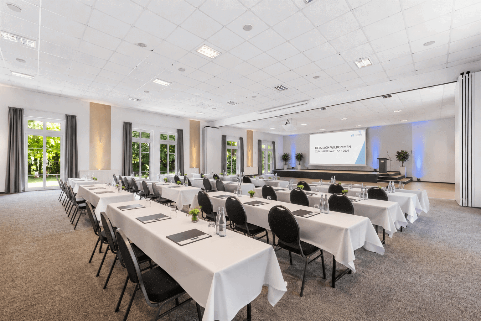 Saal-/Konferenzraum - KI-generiert