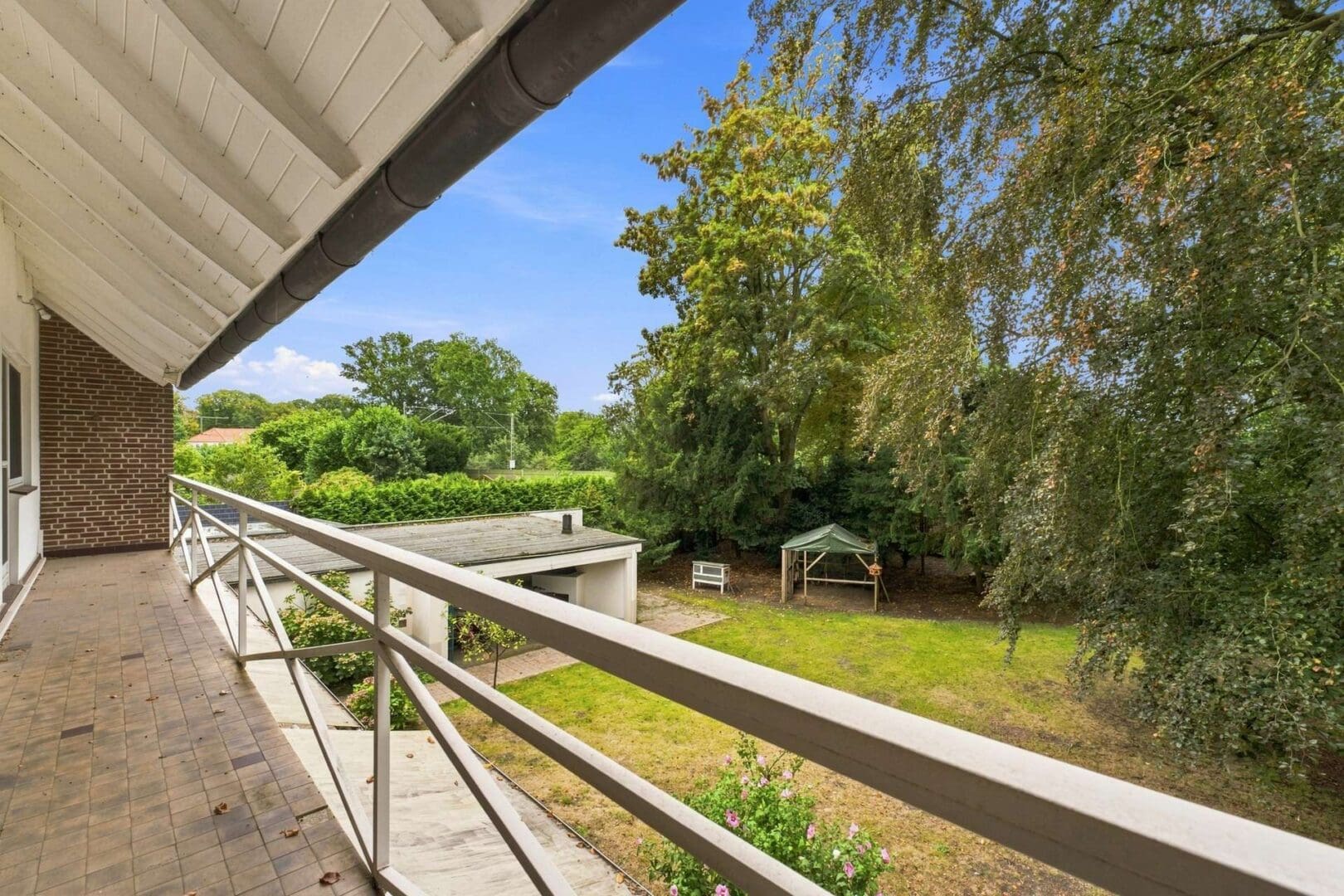 Balkon mit Gartenblick