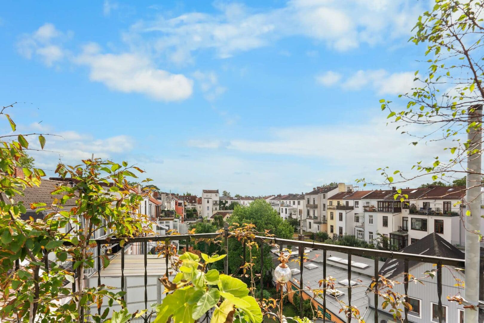 Balkon mit Stadtblick