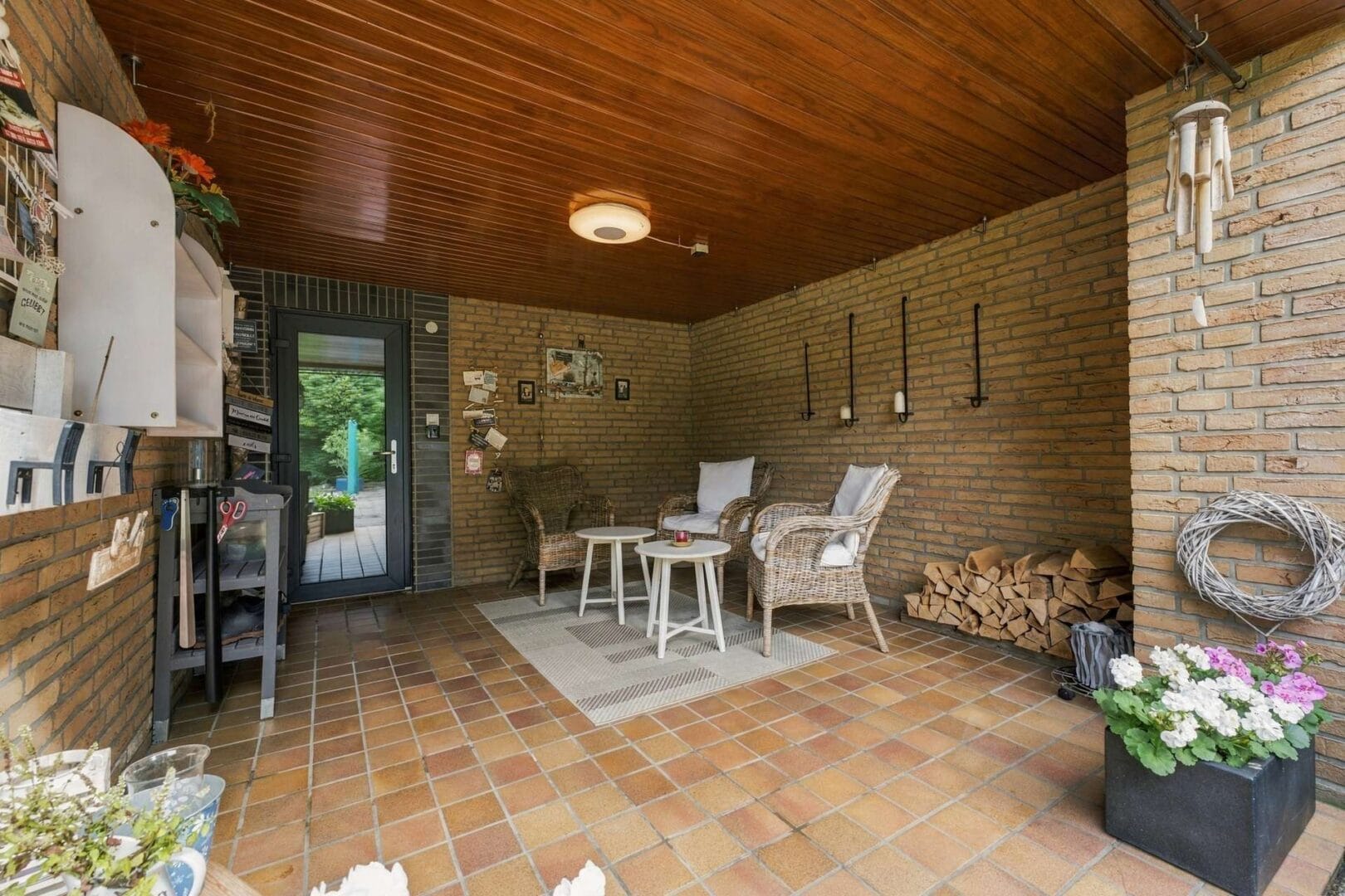 überdachte Terrasse