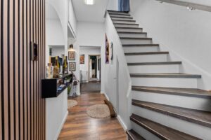 Flur / Treppe ins OG