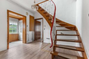 Flur mit Treppe