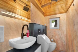 Badezimmer im Poolhaus
