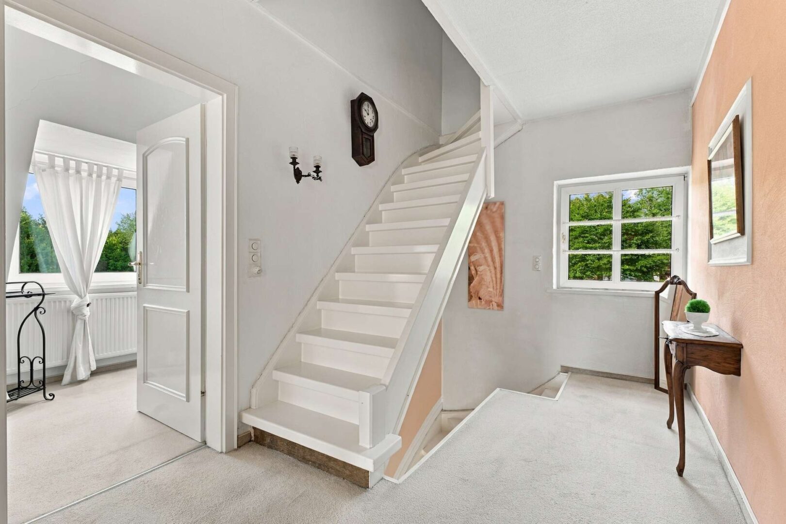 Flur mit Treppe