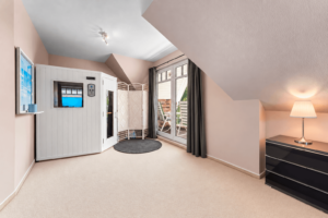 Schlafzimmer mit Sauna - KI optimiert