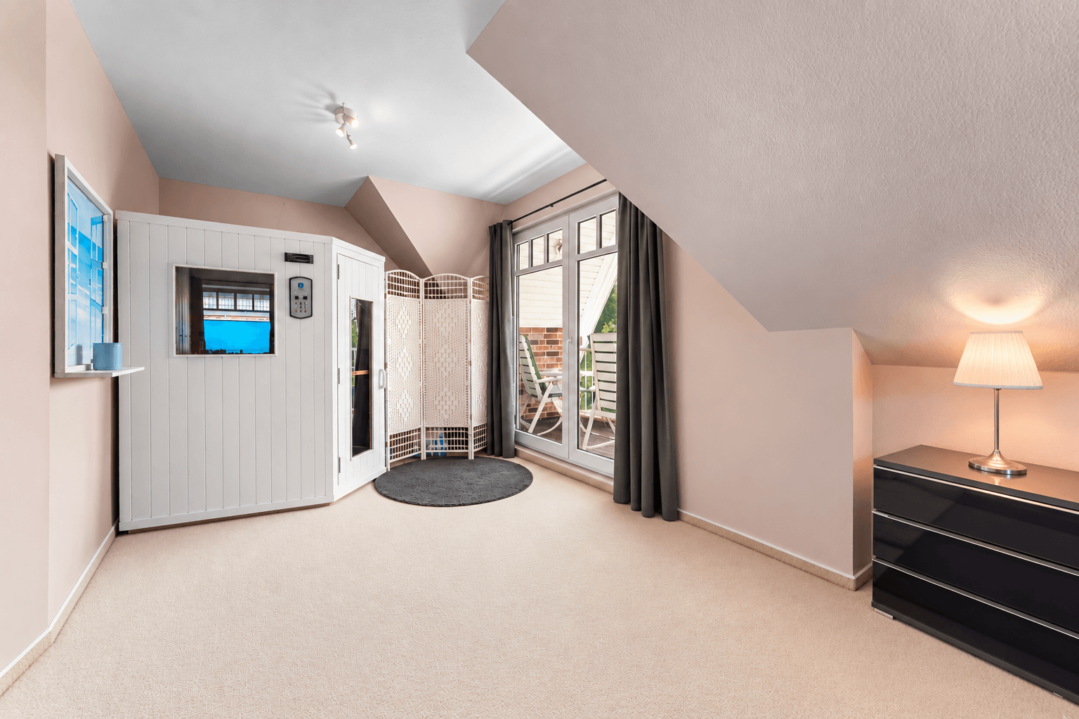 Schlafzimmer mit Sauna - KI optimiert