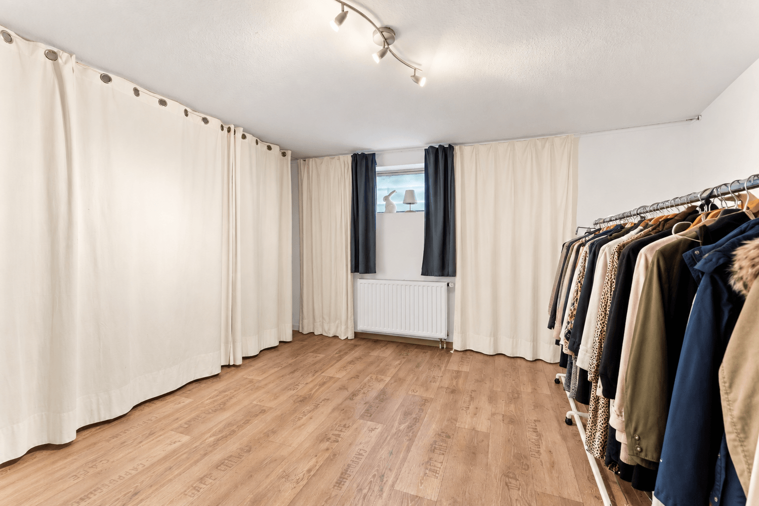 Ankleidezimmer - KI generiert