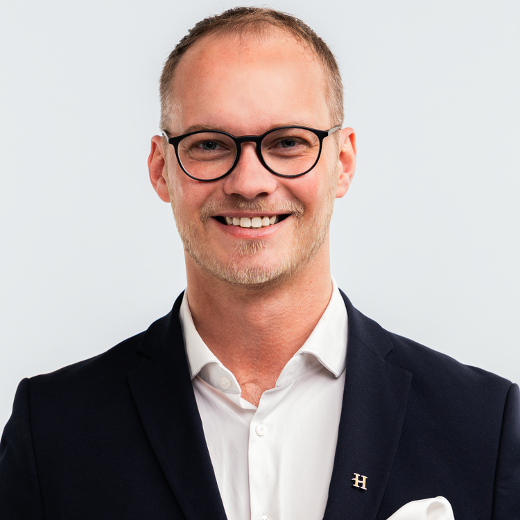 Herr Bertram, Gregor 