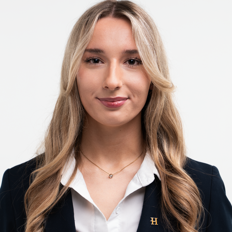 Frau Tiemann, Mariella 